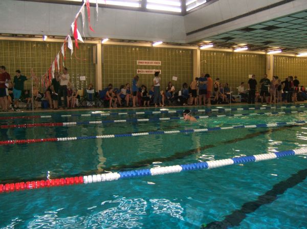 Marie-Luise beim Brustschwimmen
